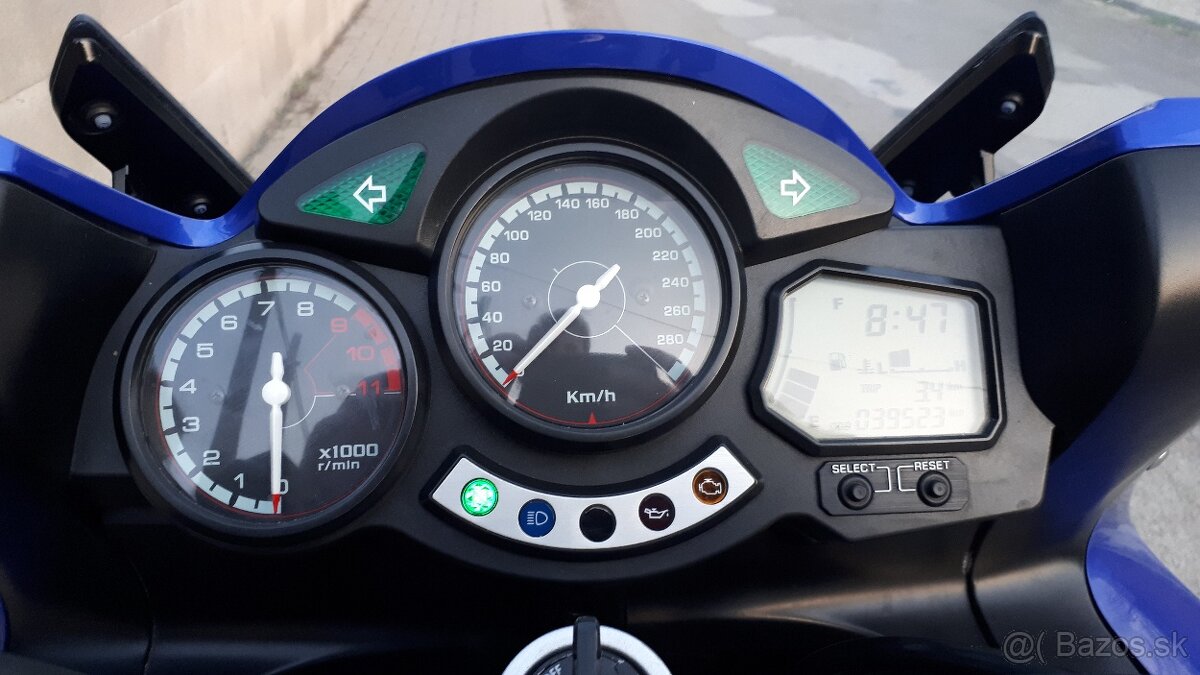 Yamaha FJR 1300 - 10