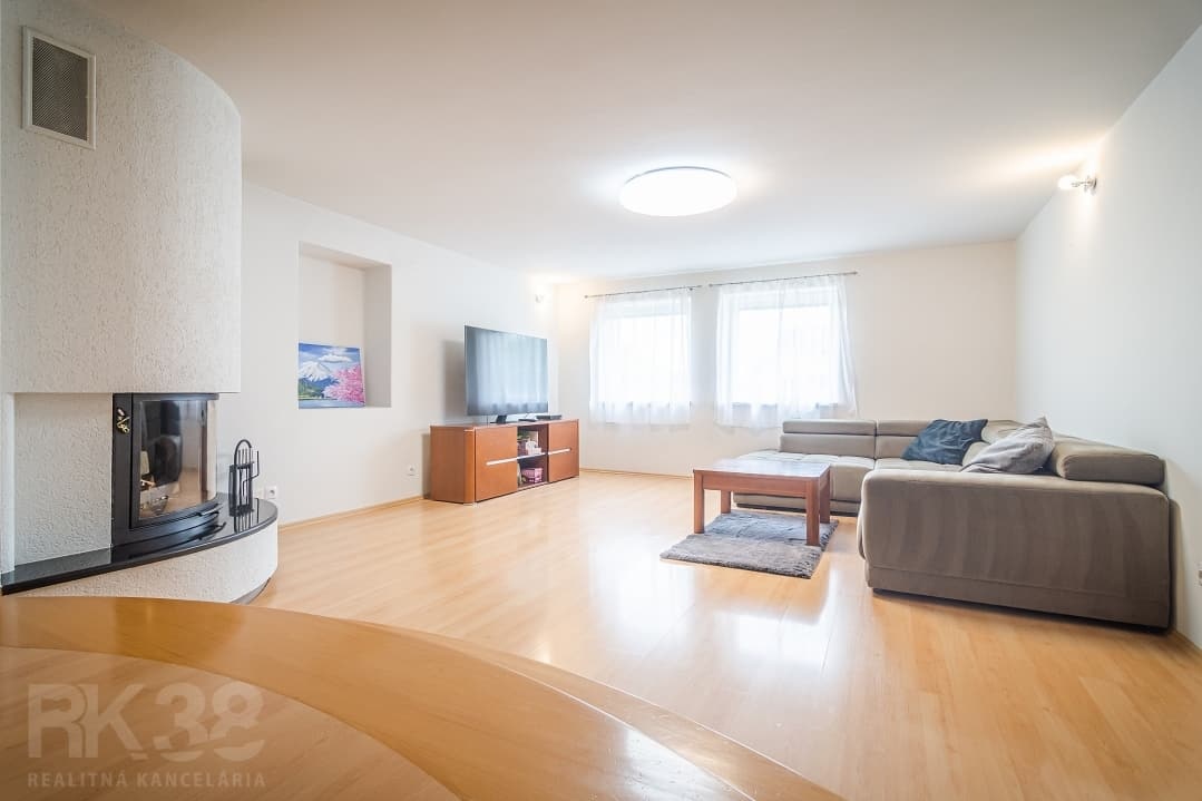 TOP ponuka: Priestranný dom s pozemkom za skvelú cenu - 10