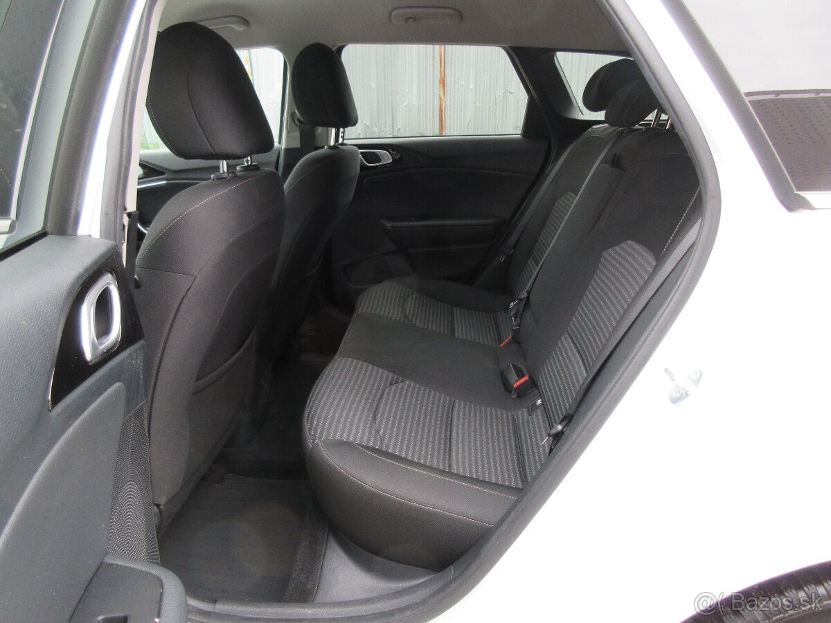 Kia Ceed SW 1.6 CRDi MHEV Gold A/T - 10