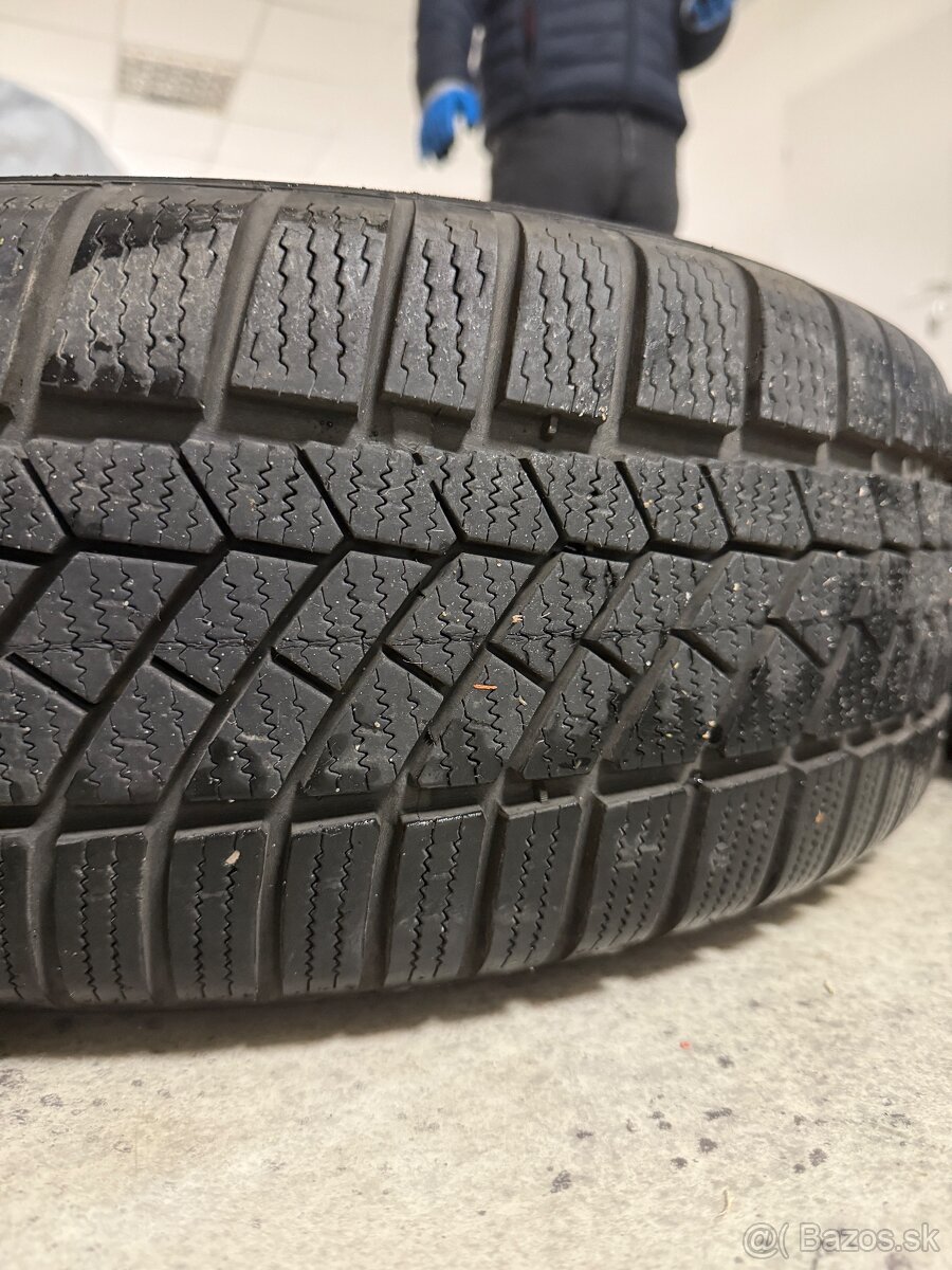 205/60 r 16 s plechovými diskami 5x114,3 et 50 - 10