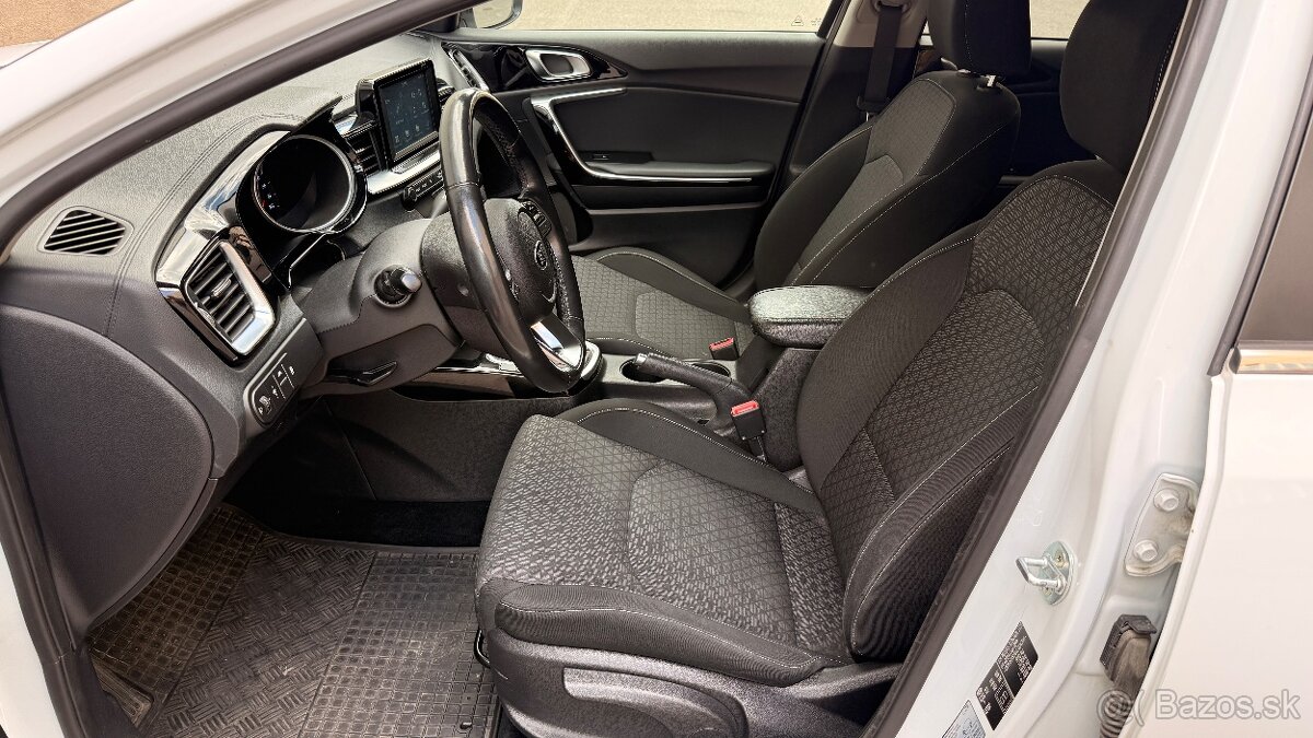 KIA Ceed SW 1.6crdi - 10