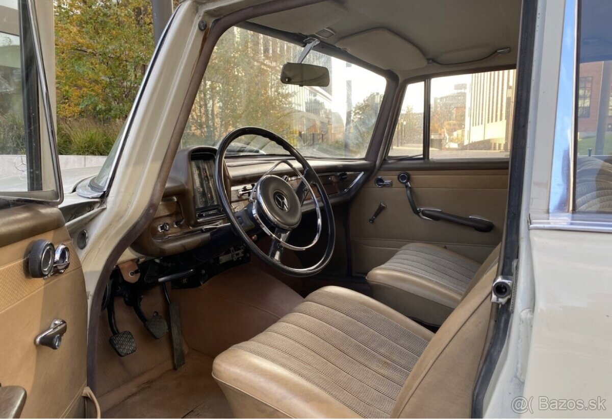 Mercedes-Benz 230S W111 Heckflosse - 10