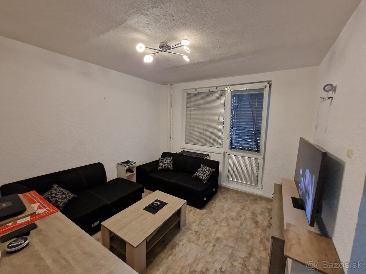 3 izb. byt s loggiou a s balkónom, 71m2 v centre mesta Sereď - 10