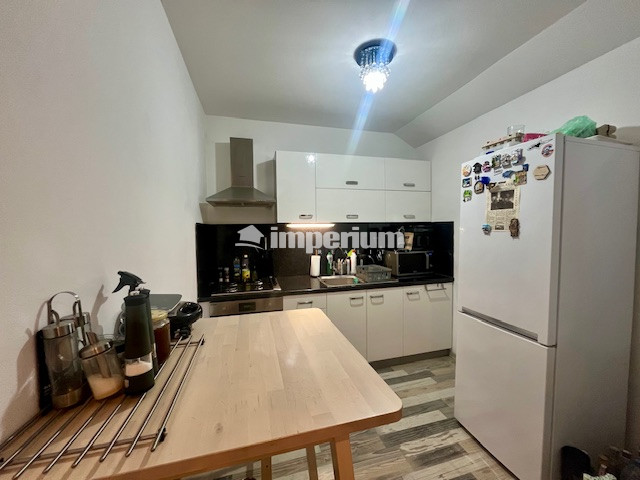 Na predaj pekný veľkometrážny 3 izbový byt s garážou na ul. - 10