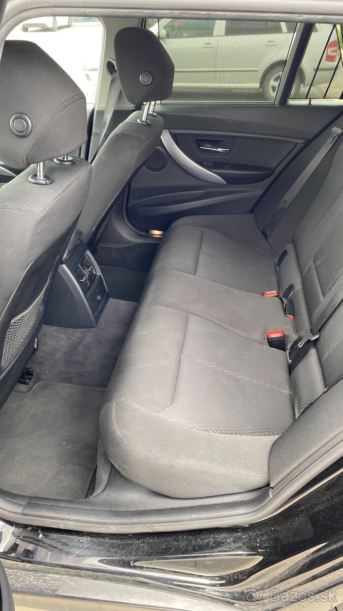 BMW rad 3 Touring 318d 2019 - 10
