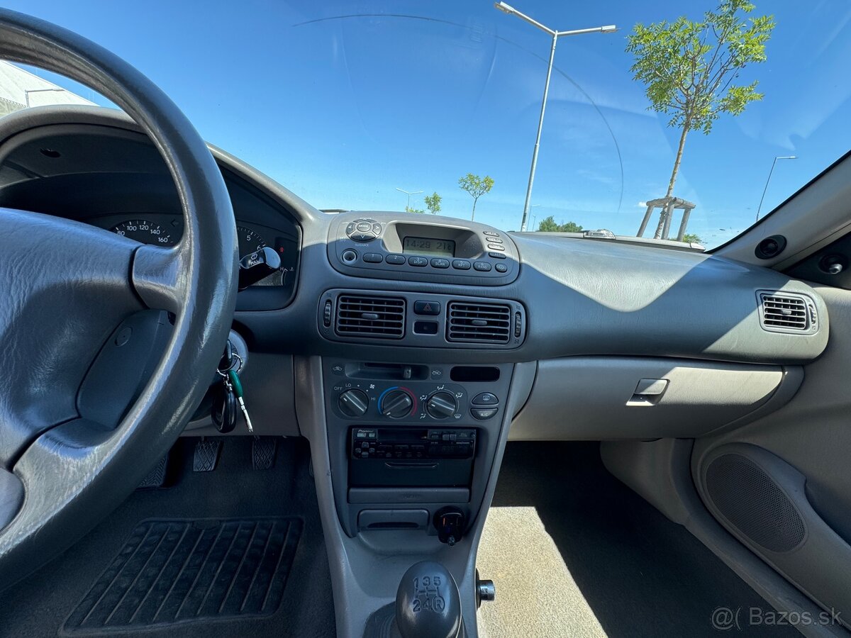 Toyota Corolla 1.4 benzín, 2001 - 10