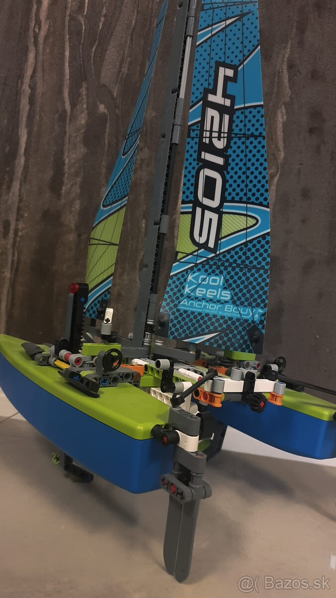 Lego Technic 42105 - Katamarán TOP stav - 10