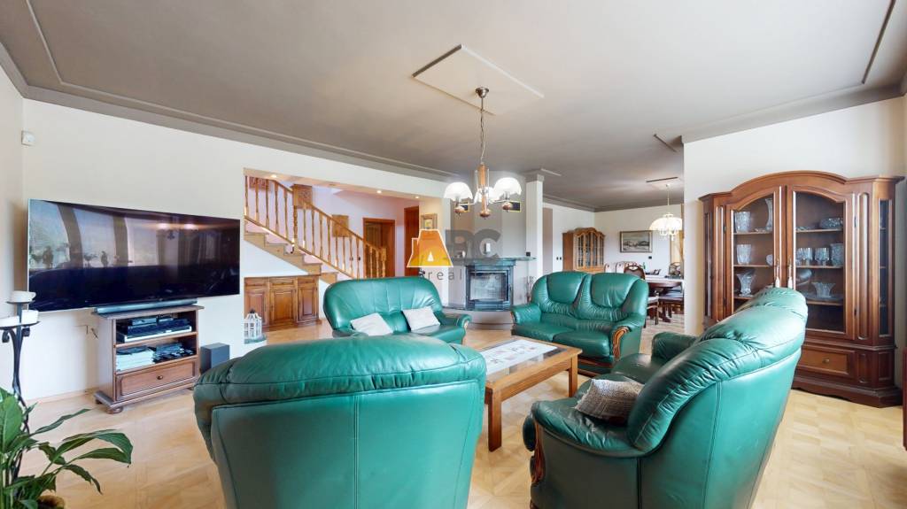 Na predaj Rodinný dom -rezort - Banská Bystrica 4500m2 - 10