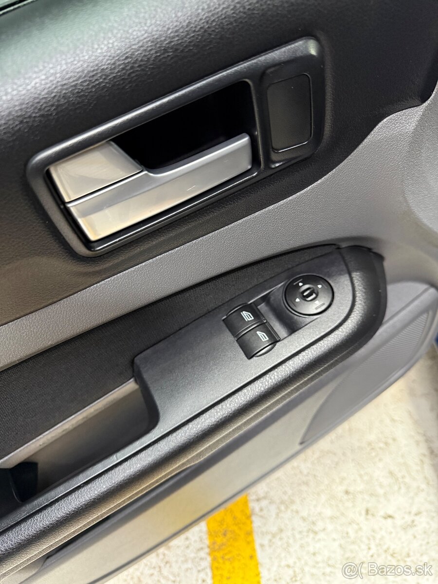 Predám Ford Focus combi 2 facelift - 10