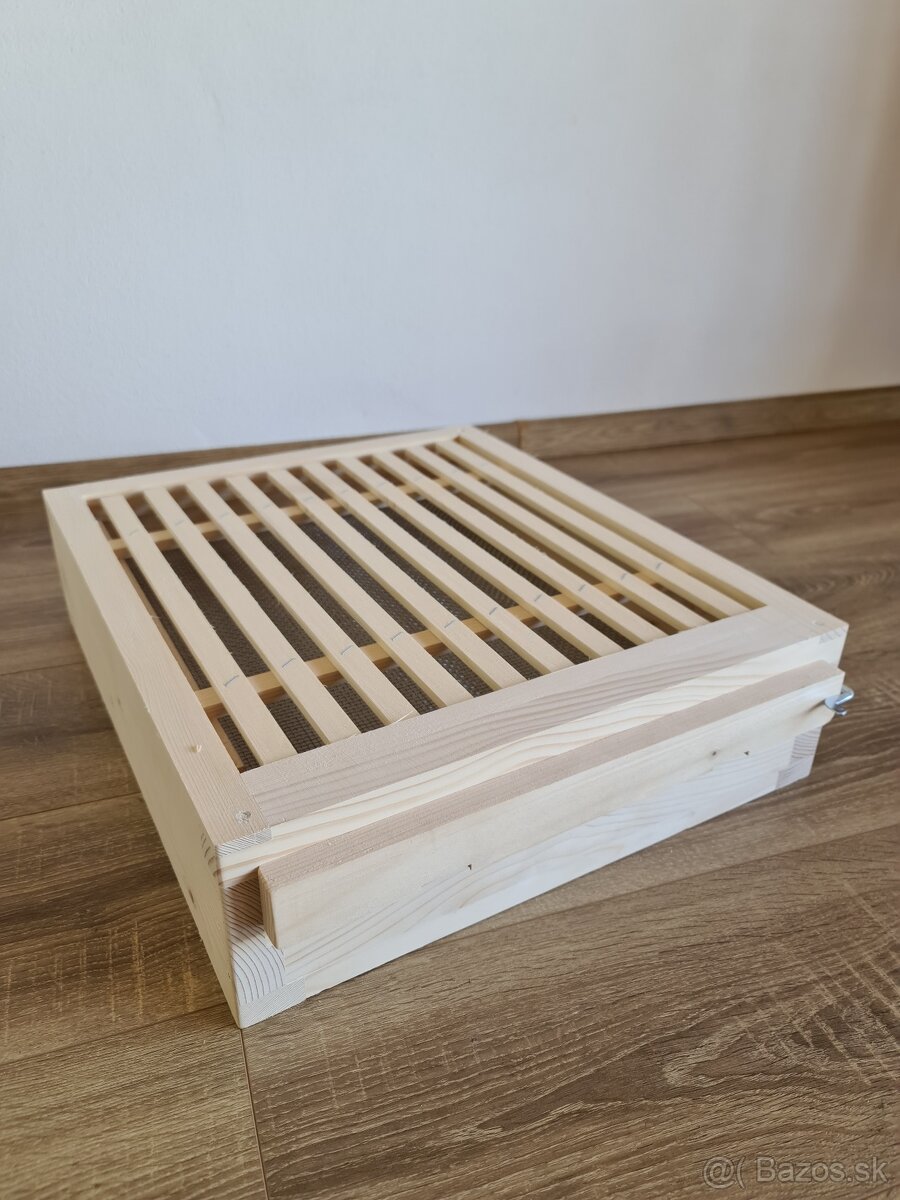 Predám nové včelie úle B10 a E10 a prislusenstvo - 10