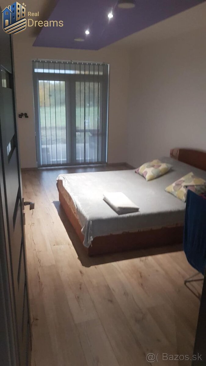 Predaj 4-izbového rodinného domu s veľkou záhradou v Semerov - 10