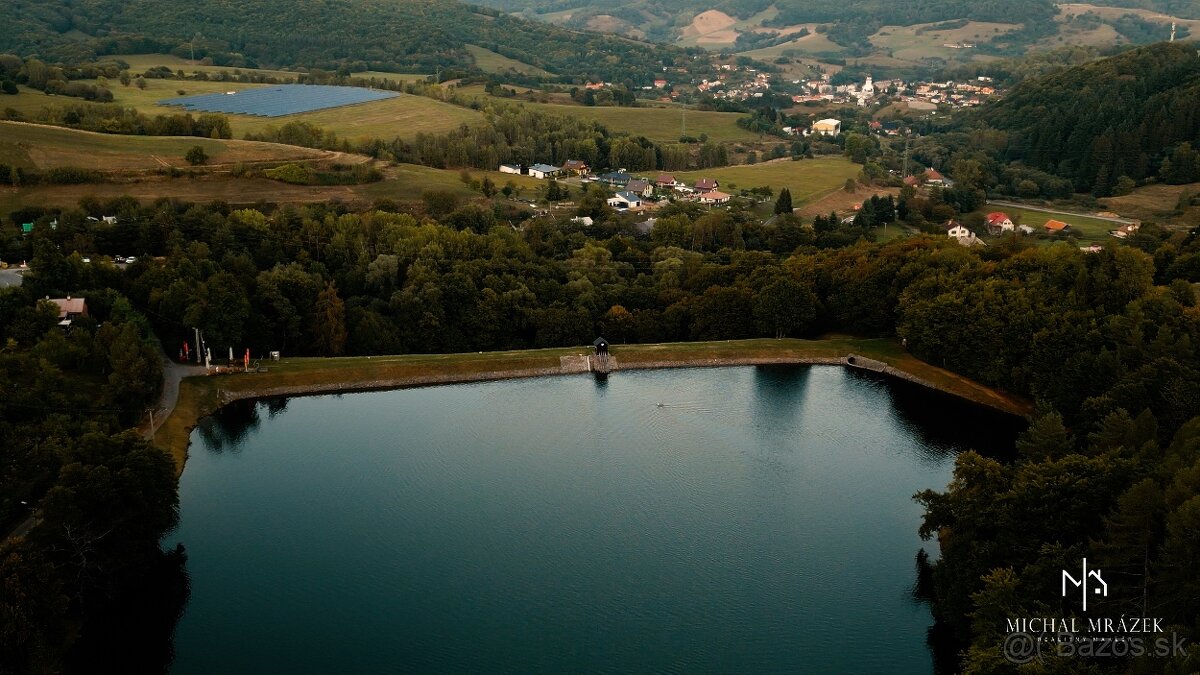 NOVÁ CENA Ponúkame Vám na predaj slnečný stavebný pozemok v - 10