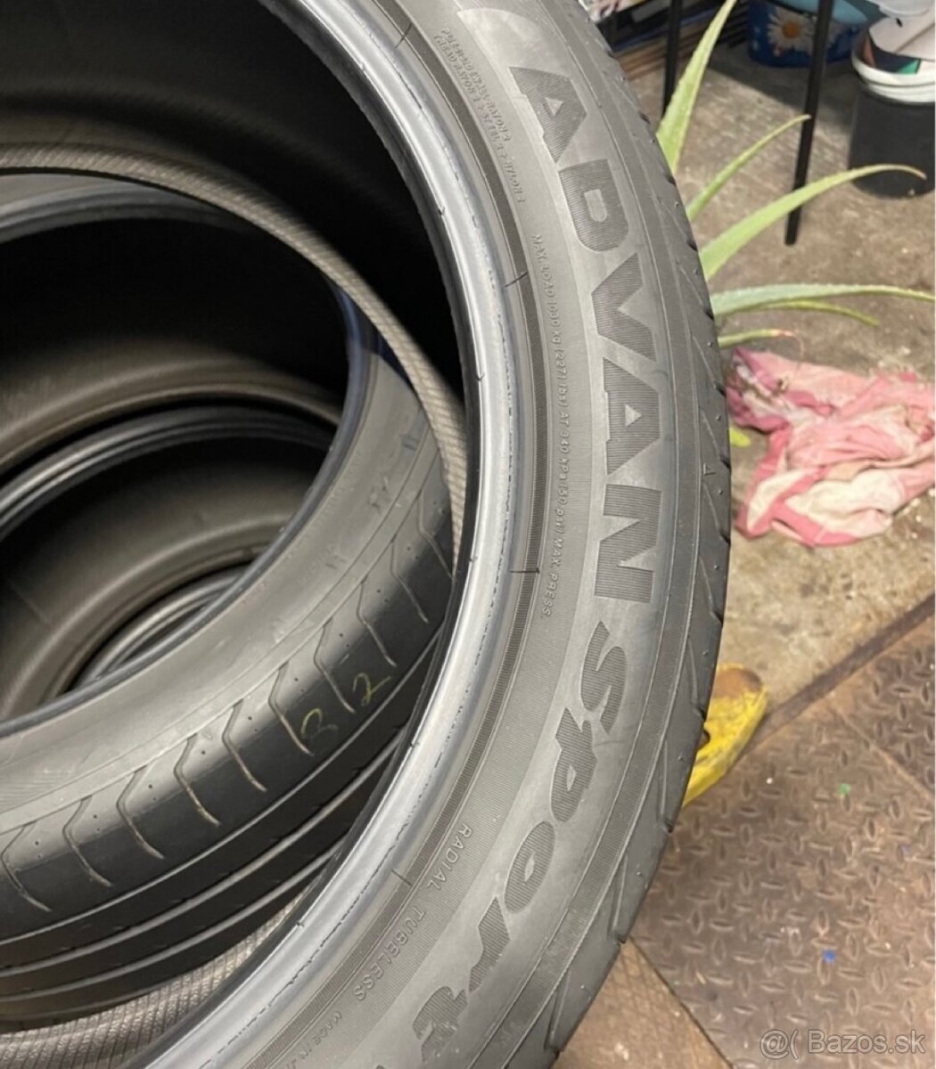 Yokohama 285/40 R21 letné - 10