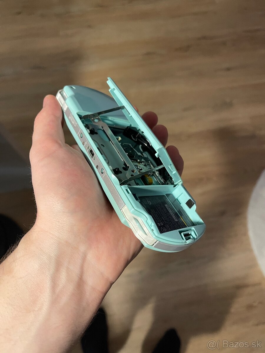 PSP 2000 Mint Green - 10