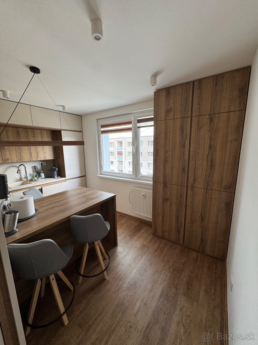 Na predaj krásny 3-izbový byt (66 m²) po kompletnej rekonštr - 10