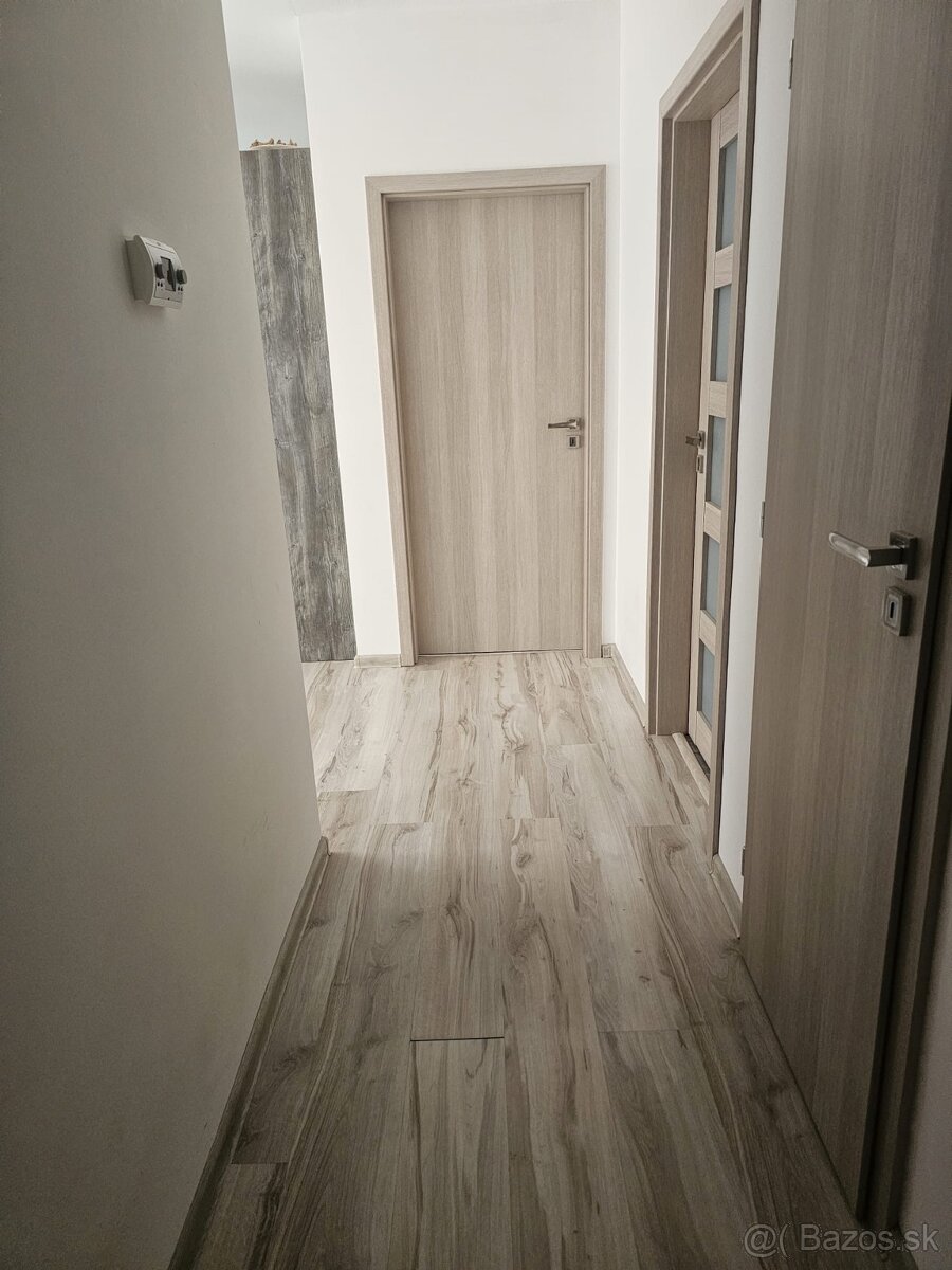 Na predaj moderný 4-izbový rodinný dom v krásnej obci Valča - 10