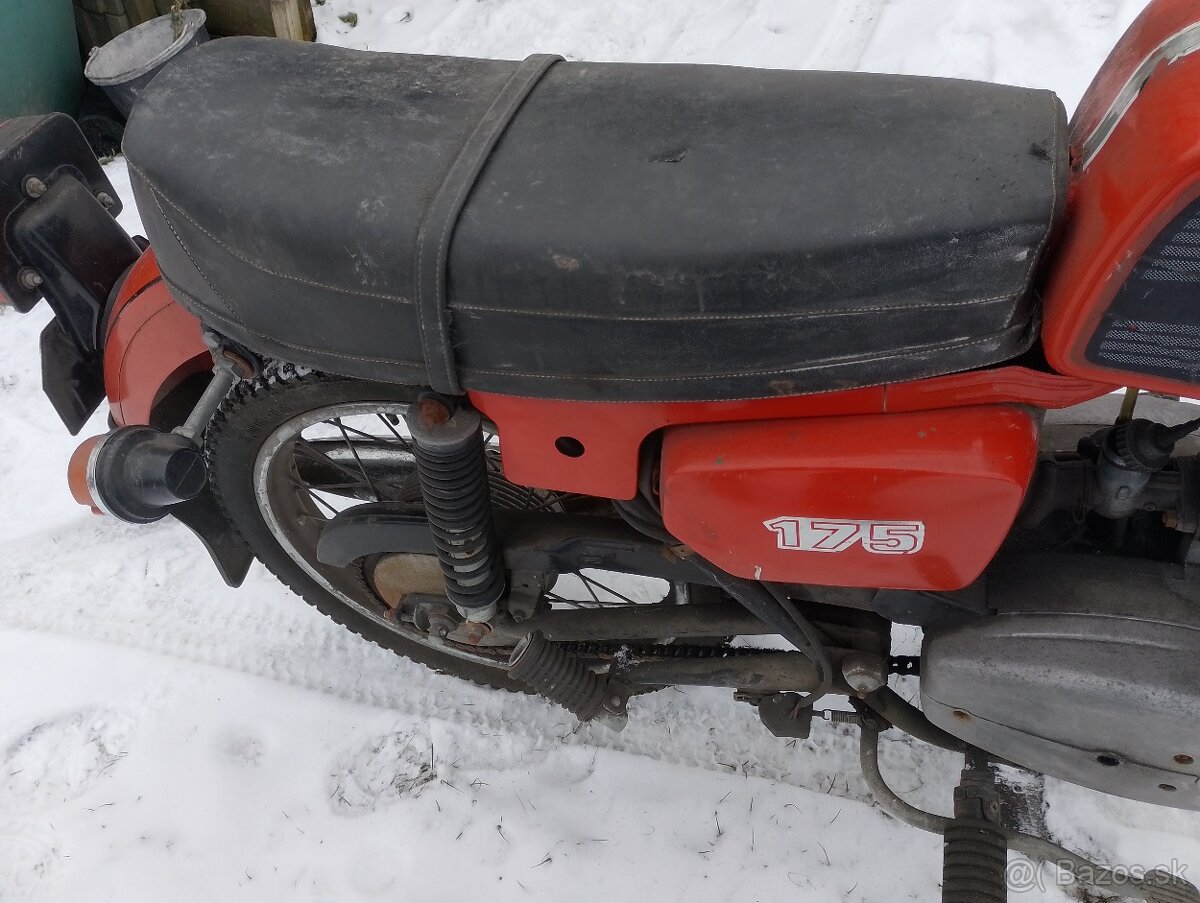 ČZ 175 typ 487 - 10