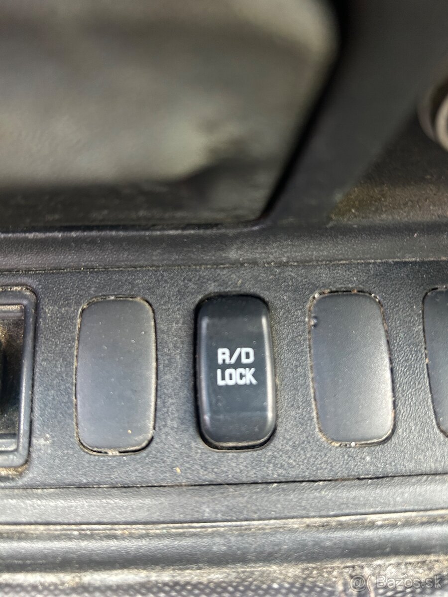 Mitsubishi Pajero 2,5 - 10