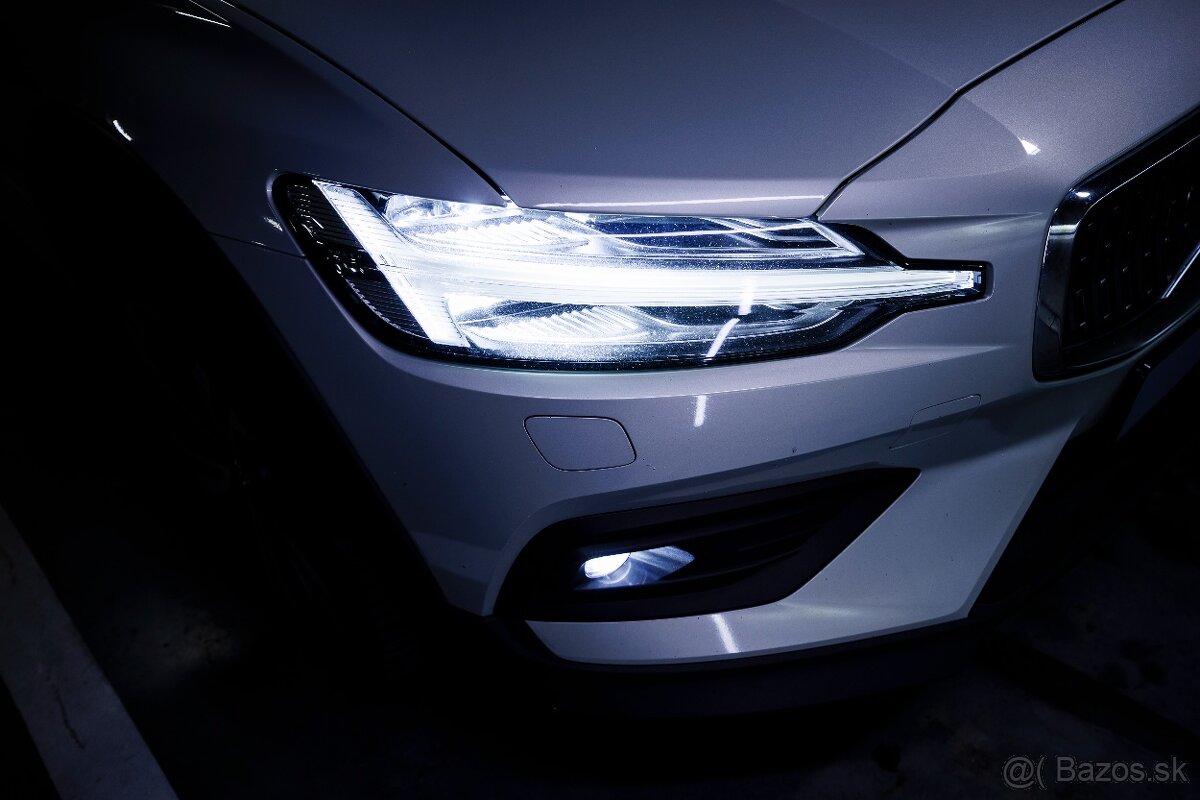 Volvo V60 CC AWD D4 diesel, ťažné, kamera, odpočet DPH - 10