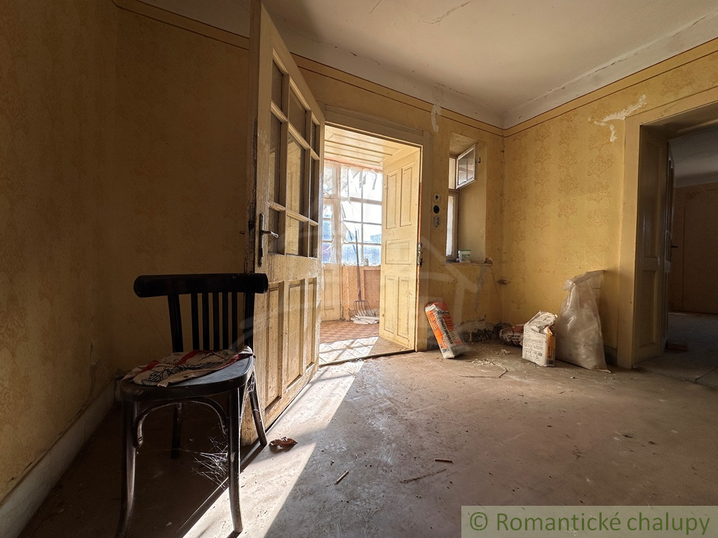 Starý sedliacky dom na veľkom pozemku – vhodné na výstavbu - 10