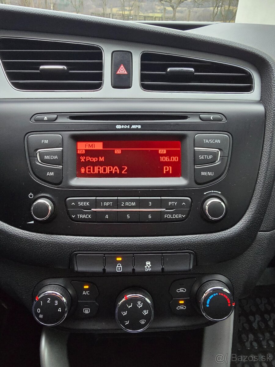 Kia Ceed 1.4benzin,148 000km,1.majiteľ,nová stk - 10