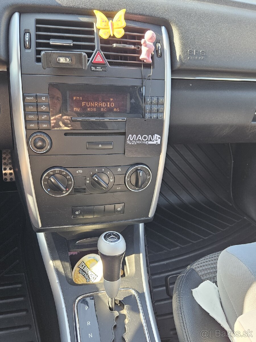 Mercedes Benz B150 - 10