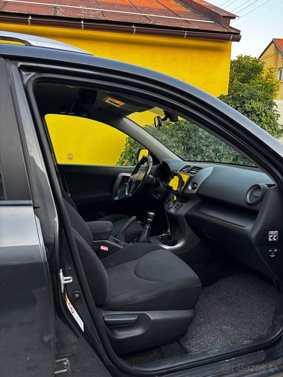 TOYOTA RAV4 2.2 D4-D 4x4 - 10
