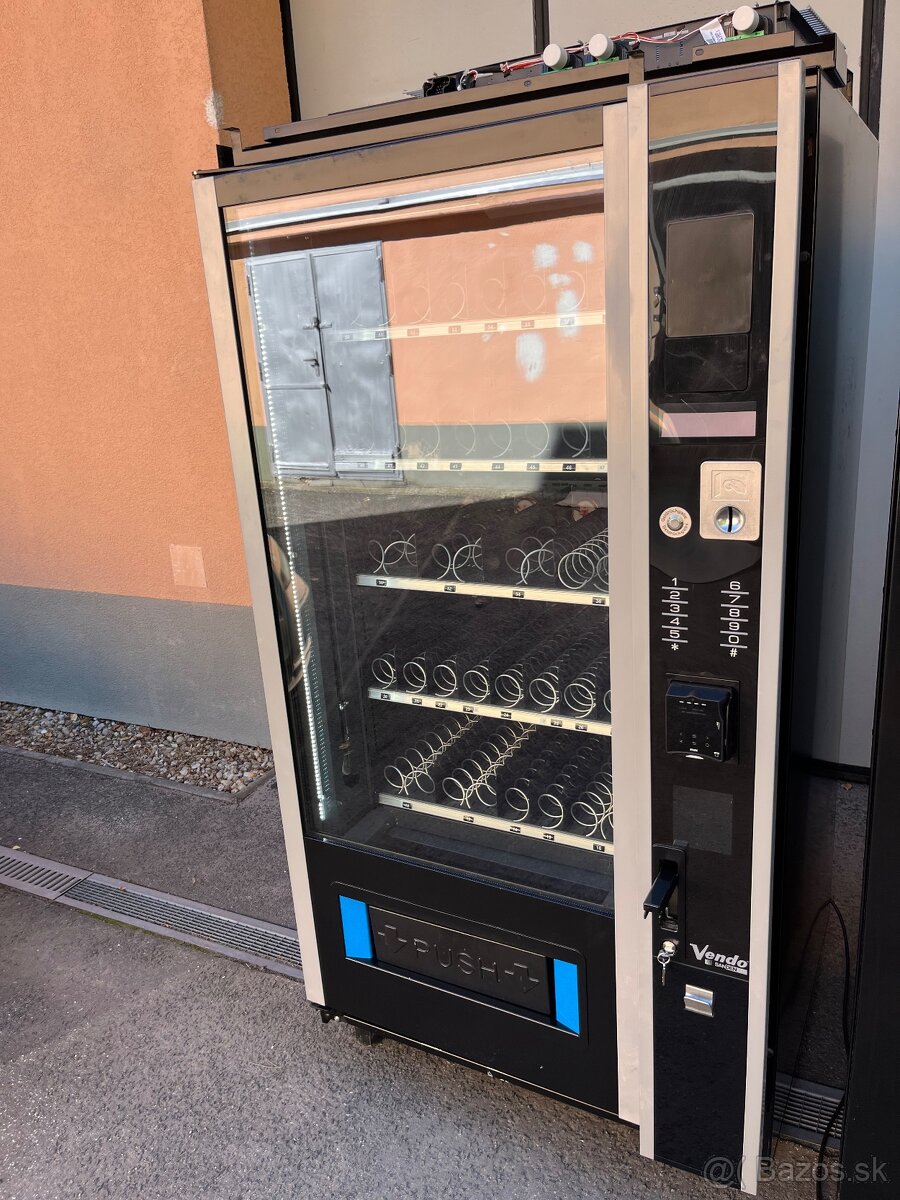 Predam predajný automat Vendo Sanden - 10