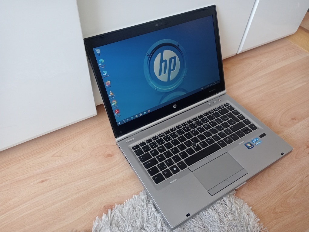 predám HP elitebook / 8gb ram / Intel core i5 / 256gb ssd- - 10