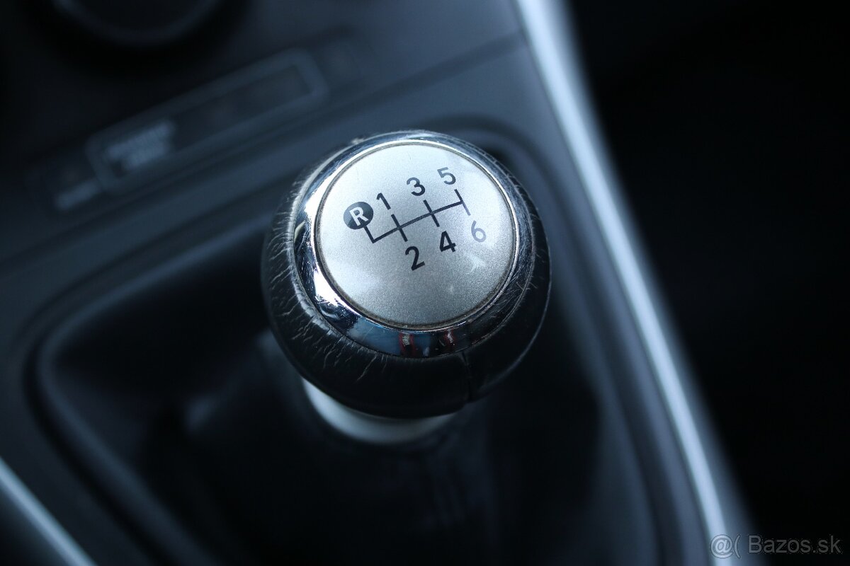 Toyota Auris 1,3i benzín - 10