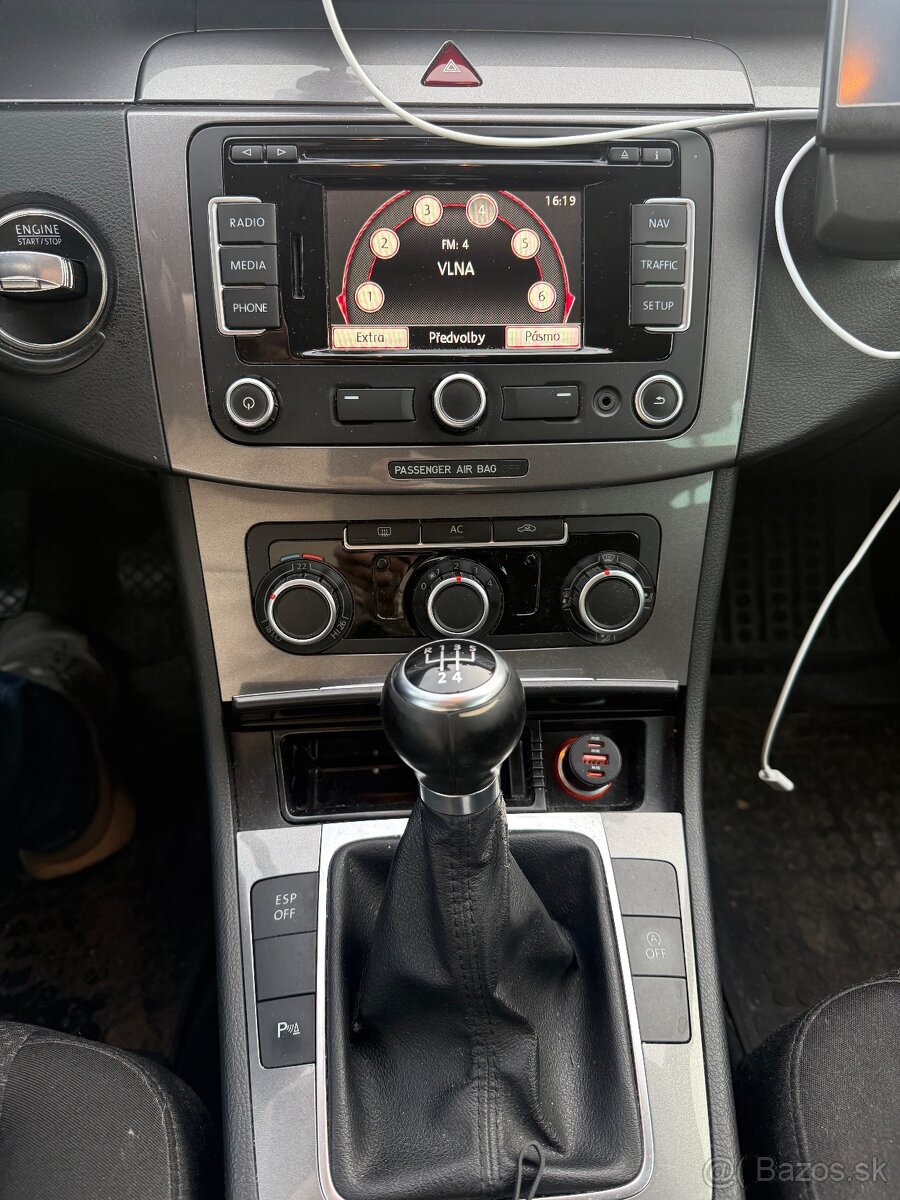 Volkswagen Passat Variant 1,6 TDI R-LINE - 10