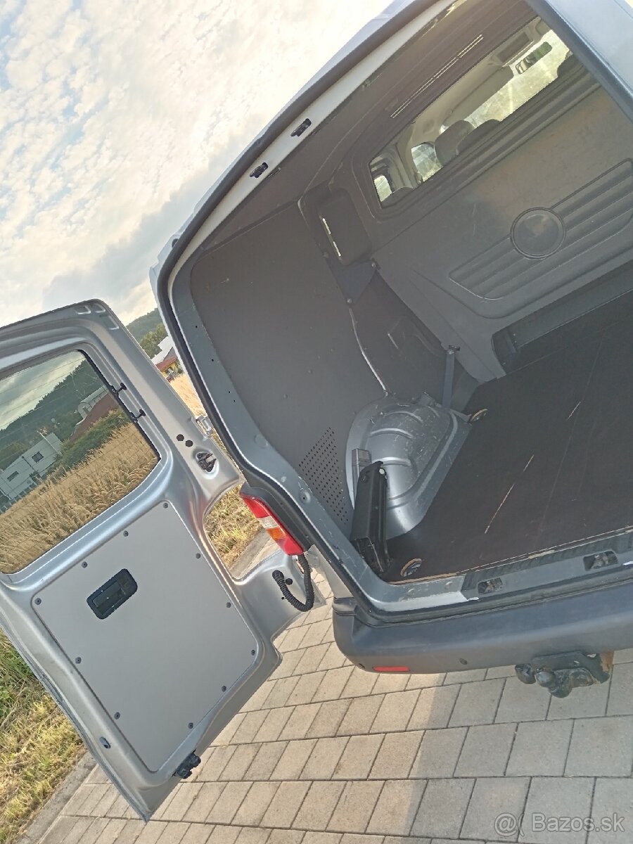 Predám dodávku vw transporter T5 77kw 1.9tdi - 10