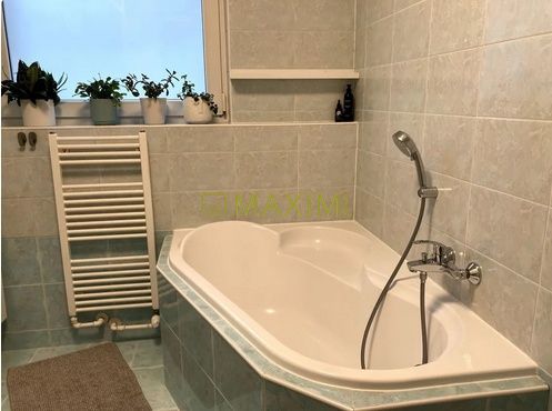 Ponúkame na predaj 3-izbový byt s loggiou a pivnicou – 92 m² - 10