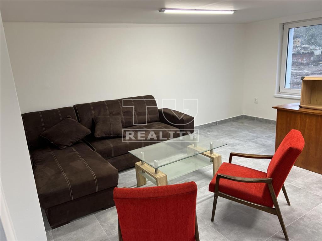 Skladové priestory s kanceláriou a veľkým pozemkom Veľký... - 10