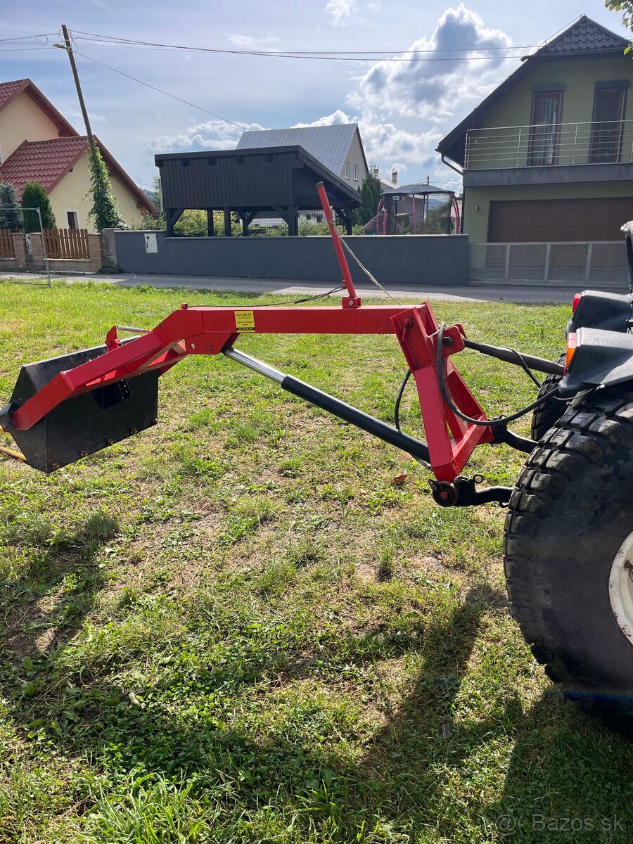 Kompaktný traktor new Holland - 10
