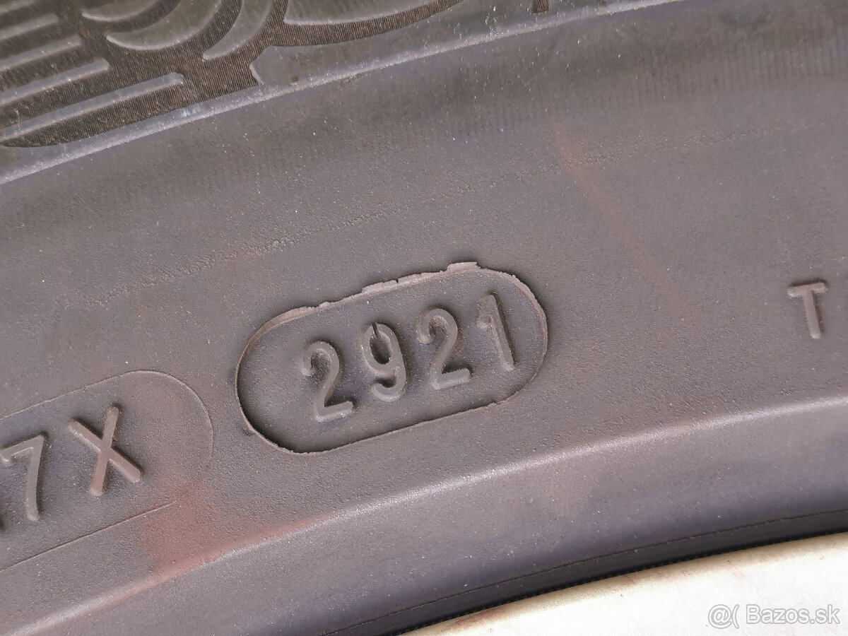 215/65 R17 - zimné pneu Michelin (4 ks) 6 mm - 10