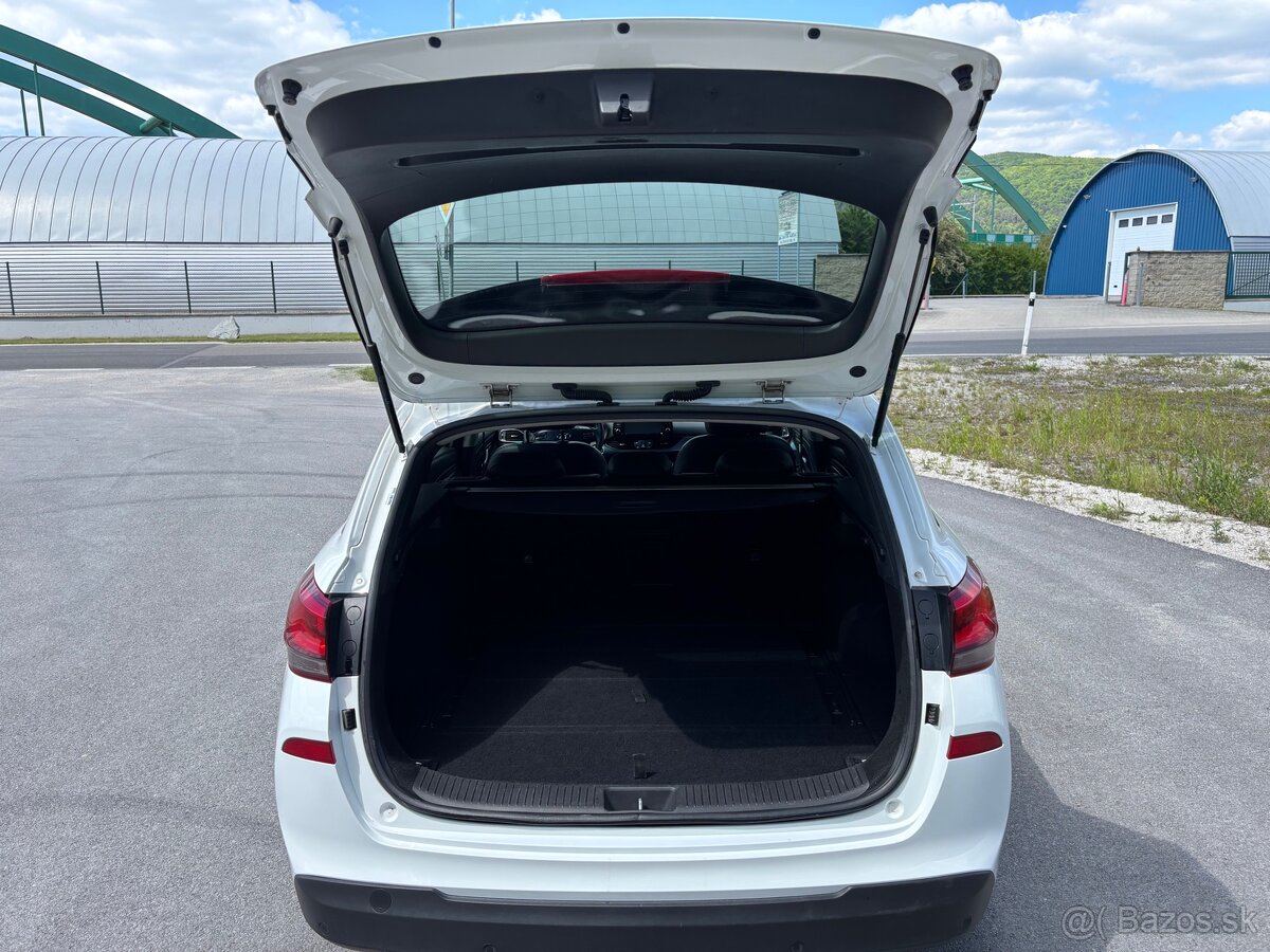 Hyundai i30 combi 2019 1.6CRDI 85kw plná vybava - 10
