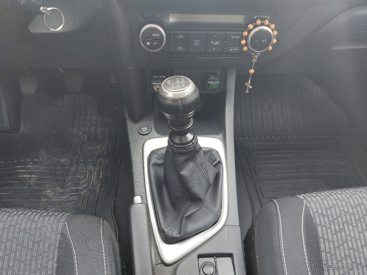 Toyota Auris 1.6 Valvematic Benzín - Plyn - 10