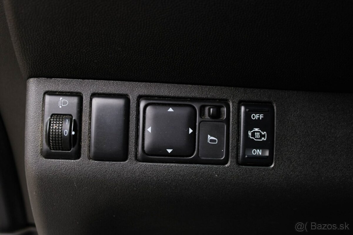 Nissan Navara DoubleCab 2.5D XE - 10