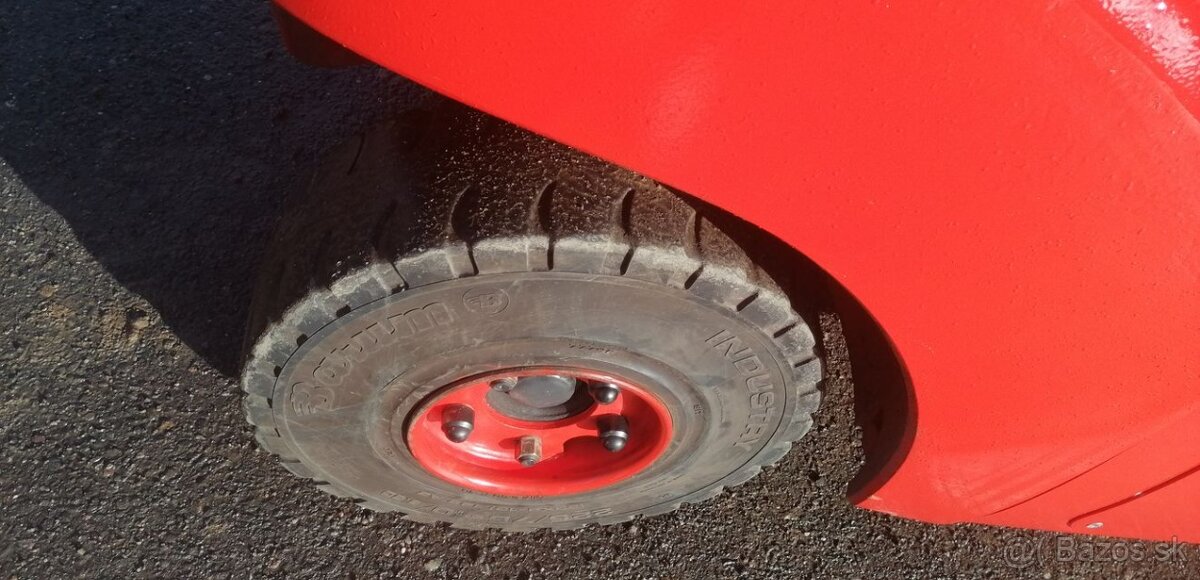 LINDE H30T-02 triplex, boční posuv SLEVA - 10