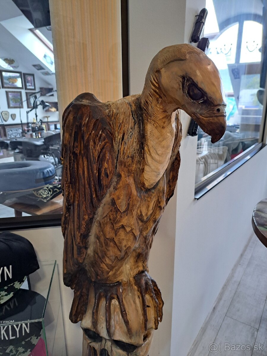 Ručne vyrezavaná drevena socha - 10