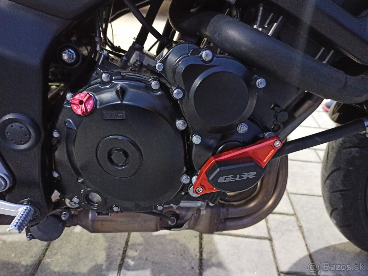 Suzuki gsr 750 - 10