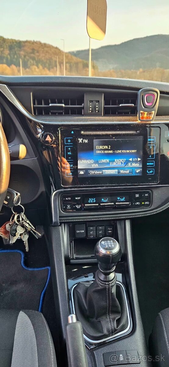 Toyota Auris (facelift model) - 10