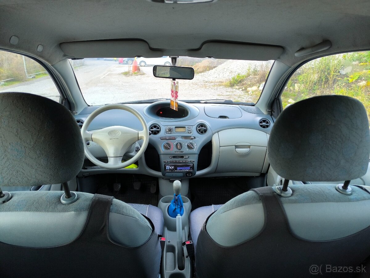 Toyota Yaris - 10