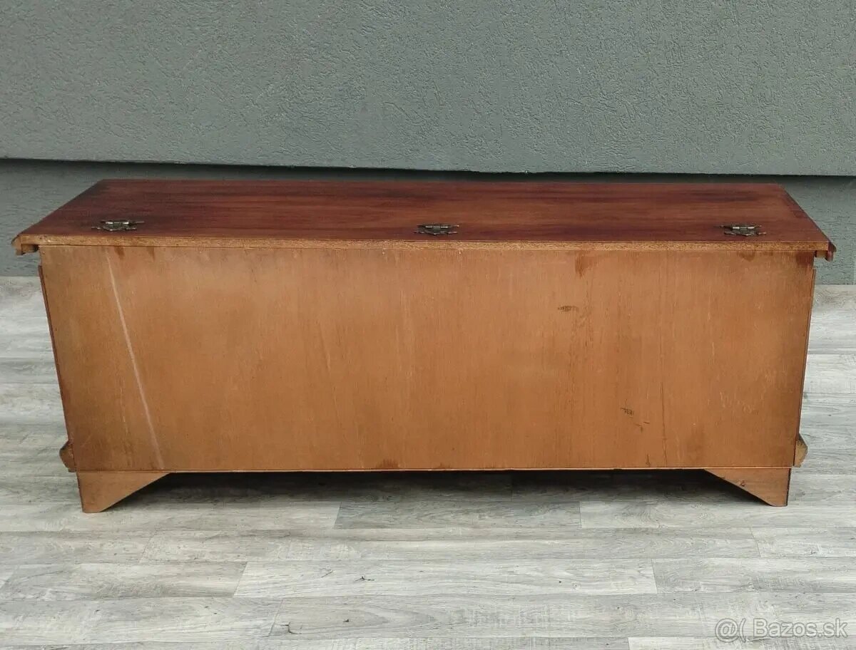 Truhlica vyrezávaná. - 10