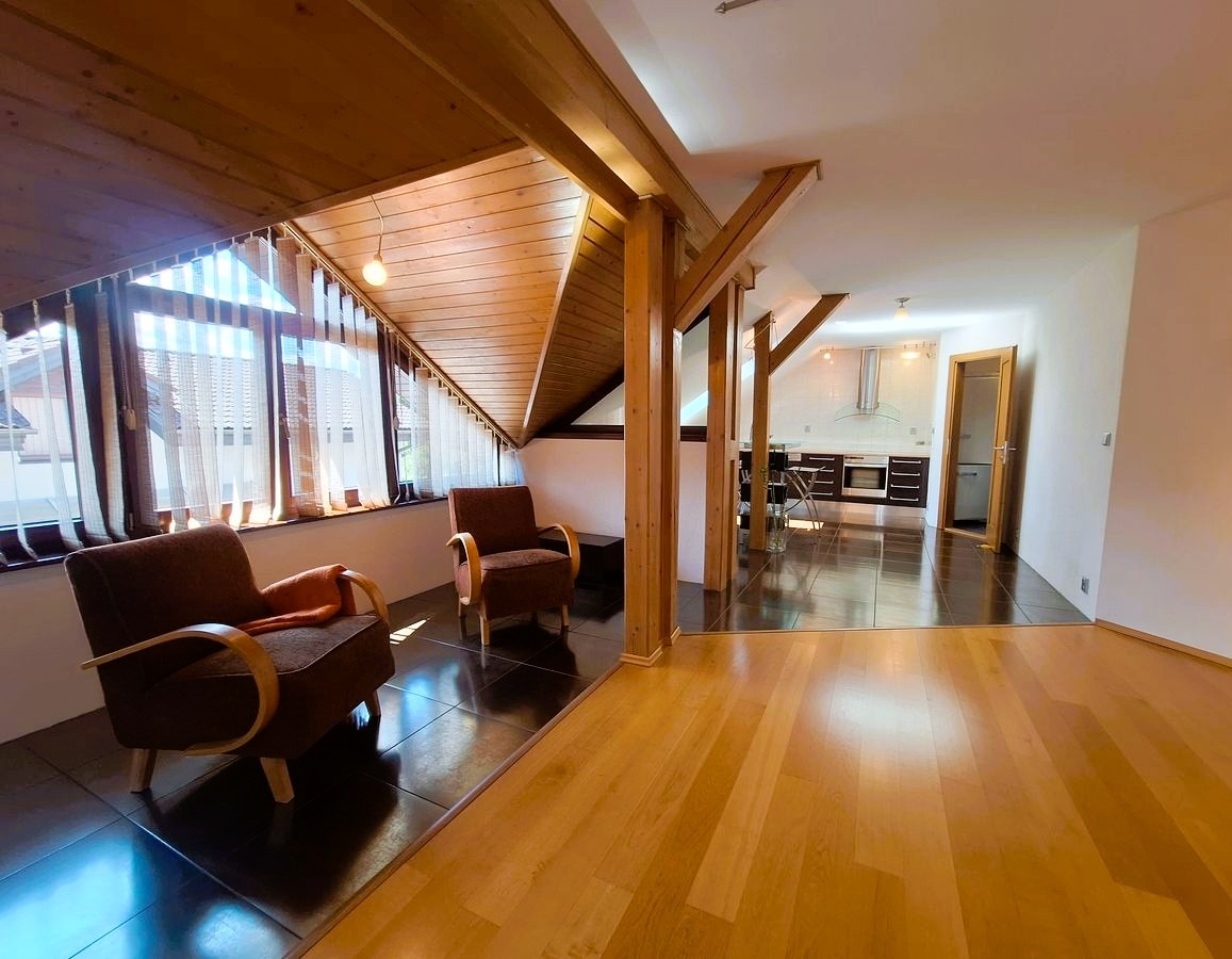 REZERVOVANÉ Mezonetový byt v centre s vlastným vchodom - 10