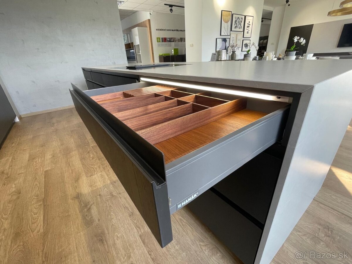 Kuchyňa HANÁK s ostrovom, nová, výstavná vzorka - 10