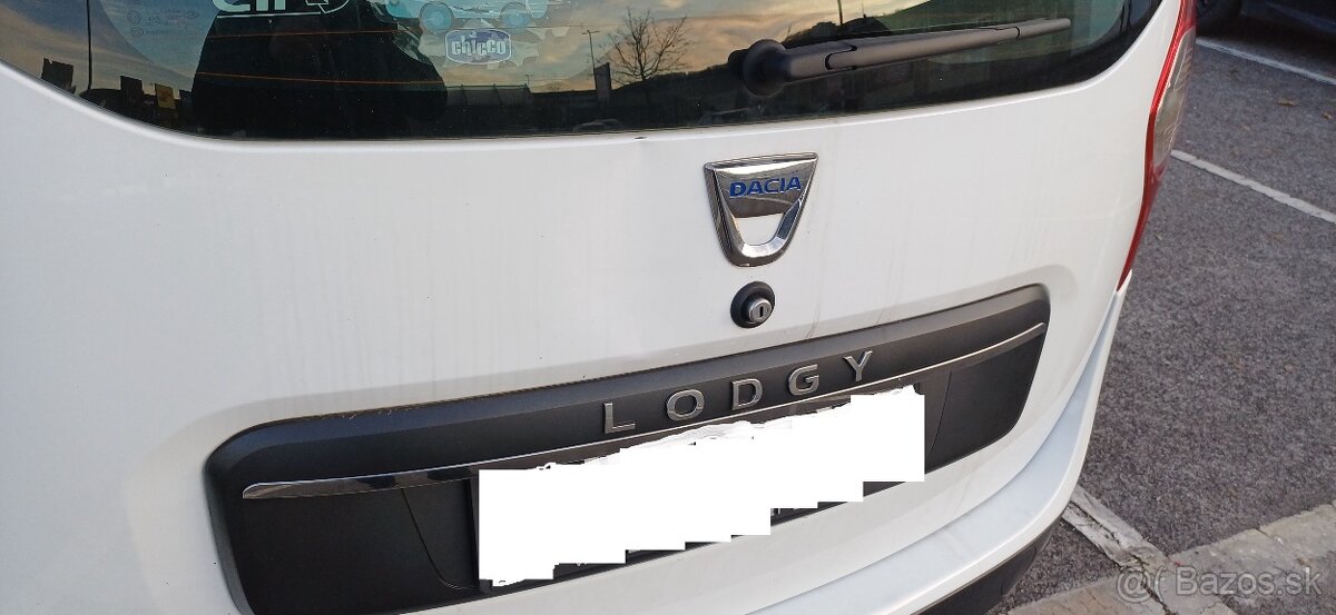 Predám rodinné auto Dacia Lodgy - 10