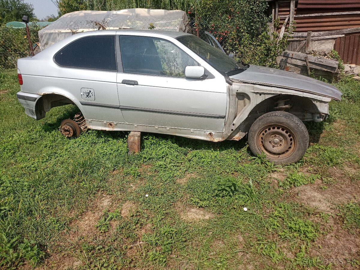 Rozpredám BMW E36 316i Compakt - 10