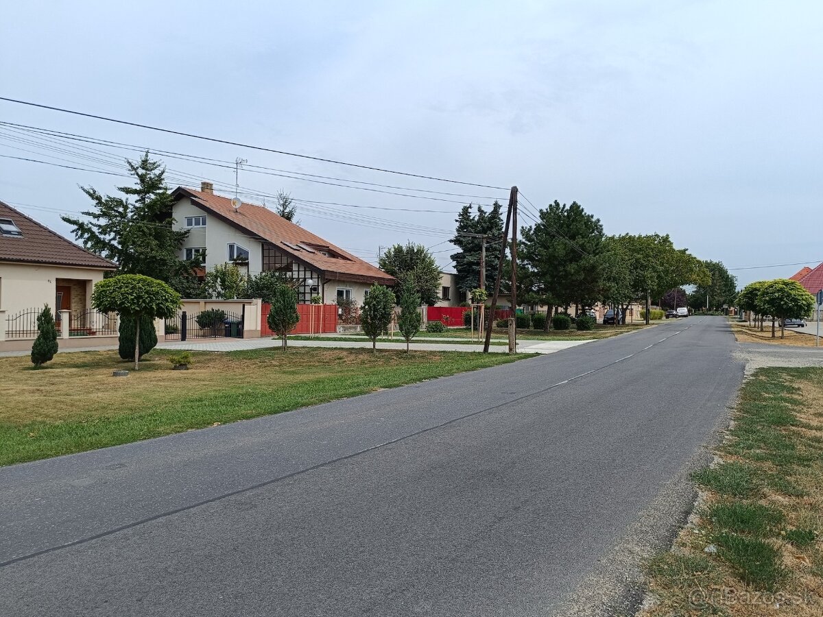 PRENÁJOM 2100 m2 pozemok pri BA (PARKOVANIE/REKLAMNÁ PLOCHA - 10